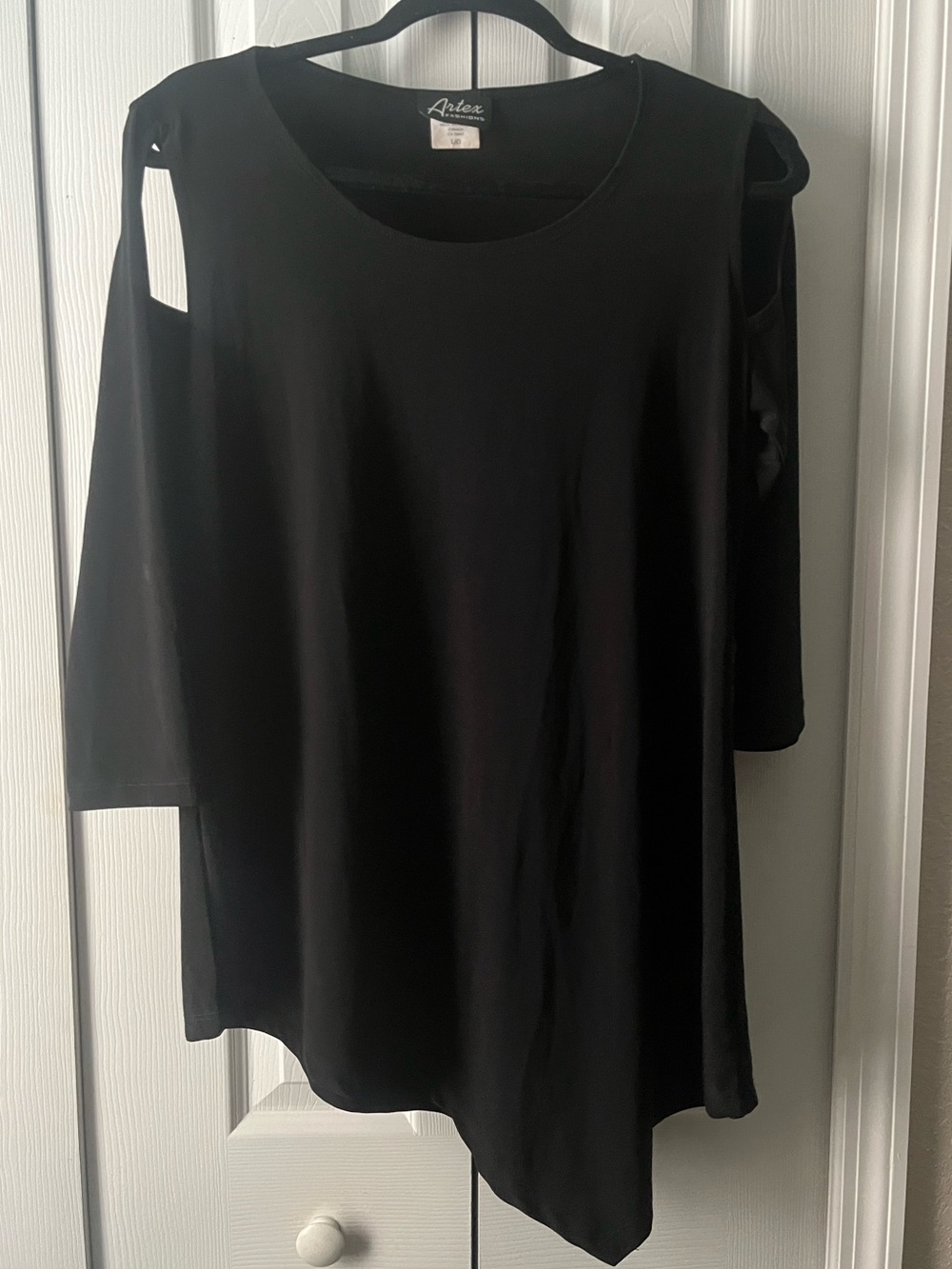 Artex Fashion women’s black cold shoulder blouse size Large